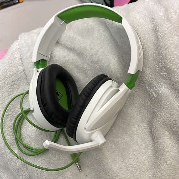 Turtle Beach Recon 70X White Wired Headphones - Picture 2 of 5